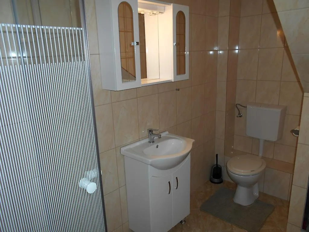 Apartman Voeroesmarty Apartment