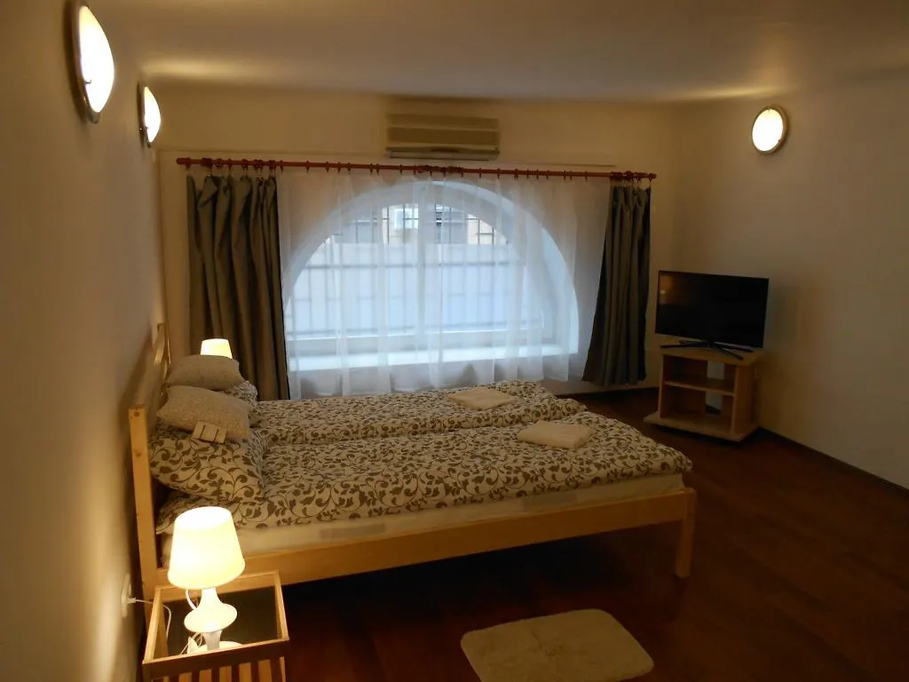 Apartman Voeroesmarty