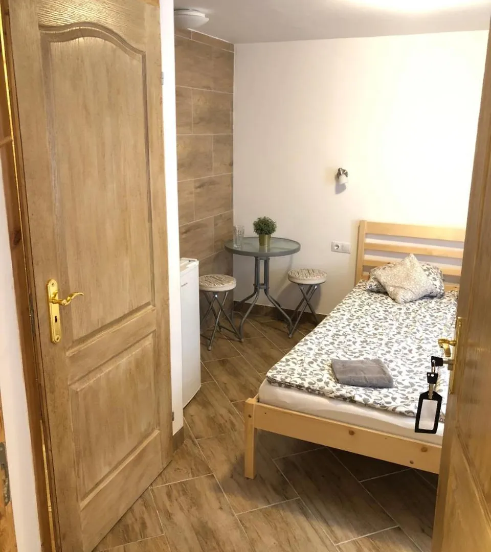 Apartman Voeroesmarty Apartment